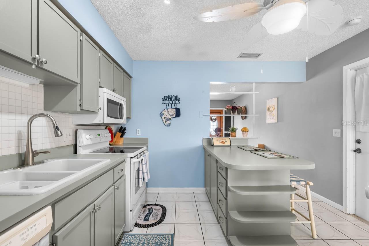 706 W BROCKTON PL, SUN CITY CENTER, FL, 33573
