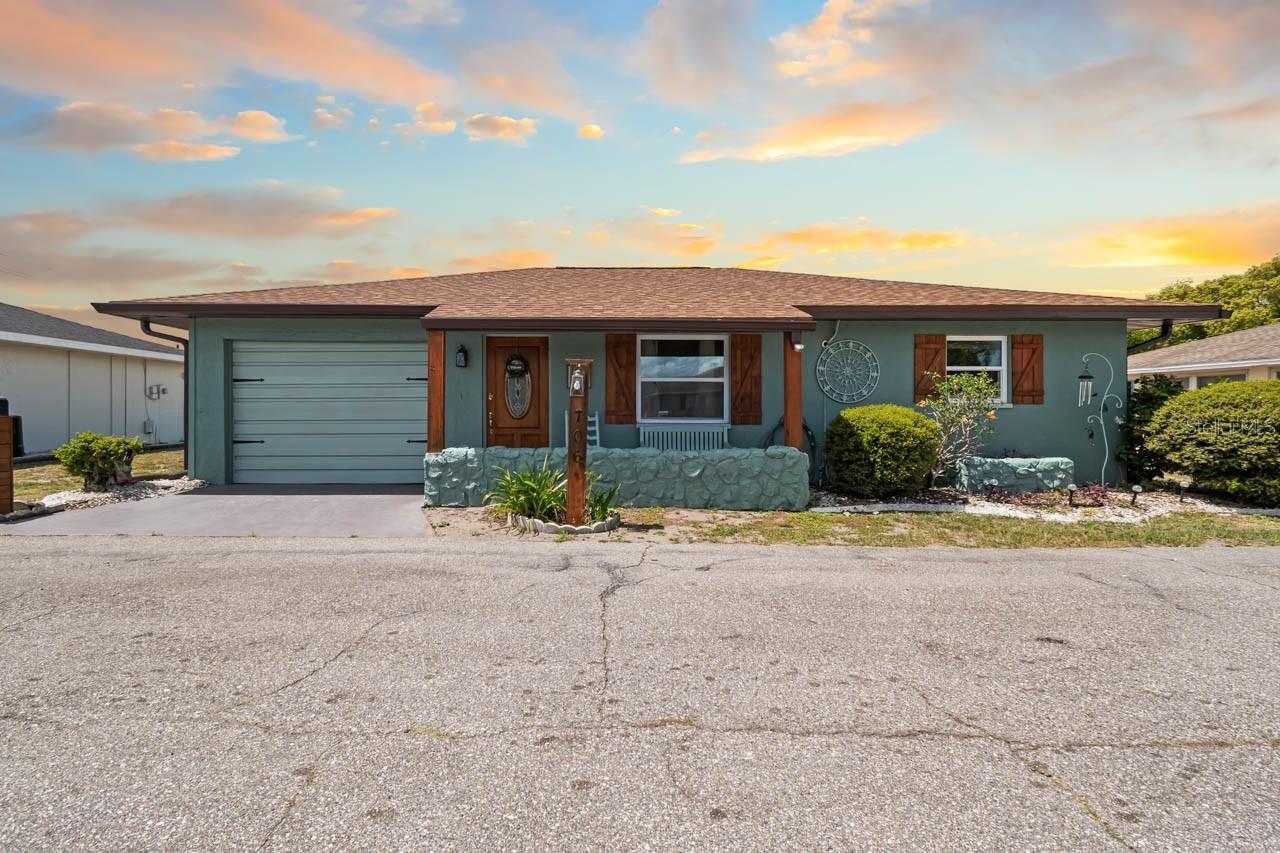 706 W BROCKTON PL, SUN CITY CENTER, FL, 33573
