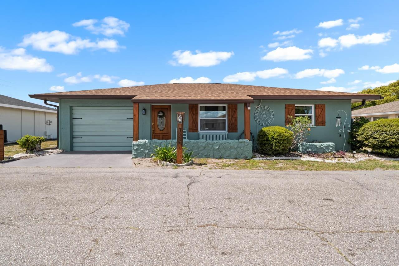 706 W BROCKTON PL, SUN CITY CENTER, FL, 33573