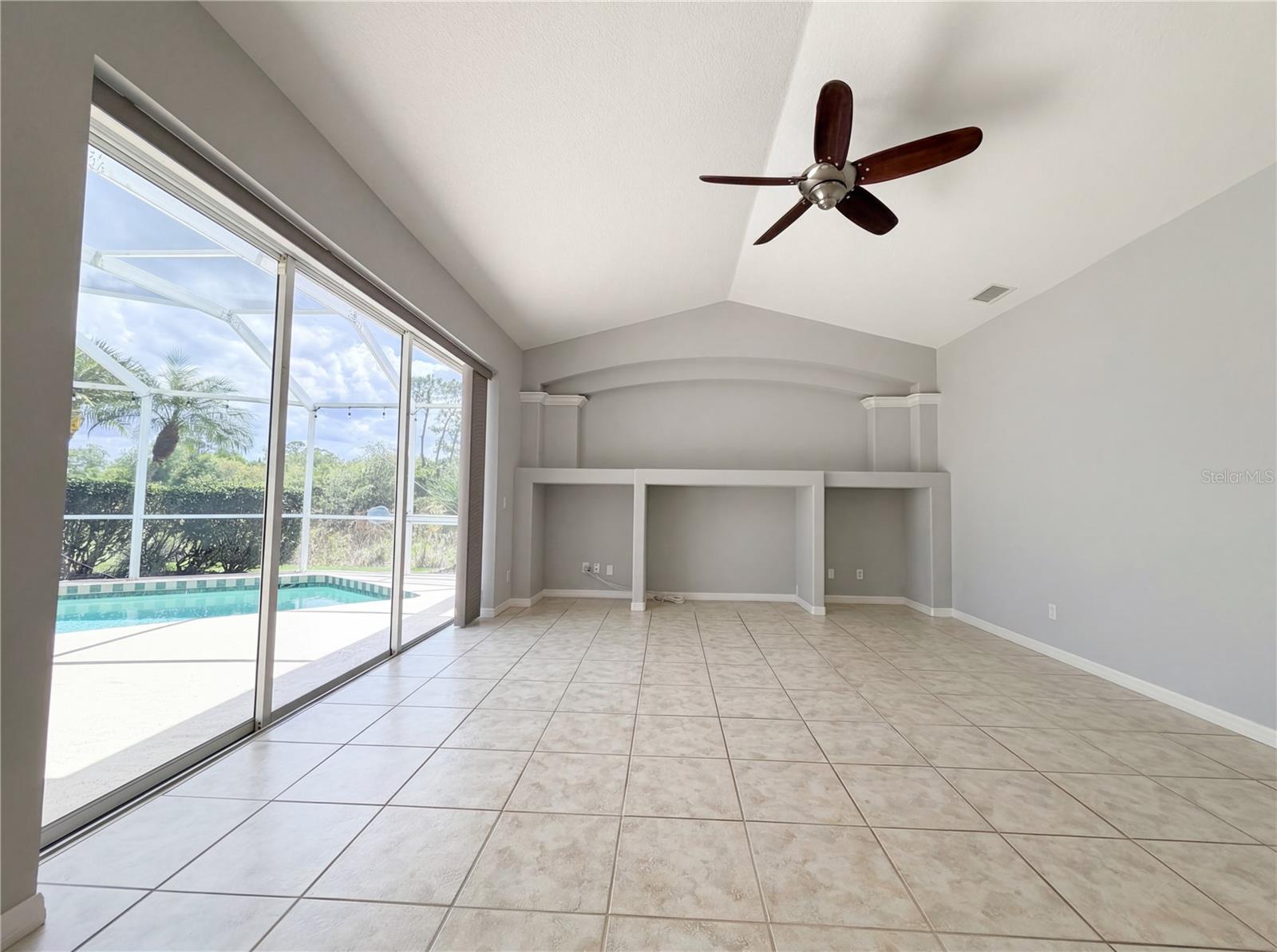 12567 SW PEMBROKE CIR N, LAKE SUZY, FL, 34269