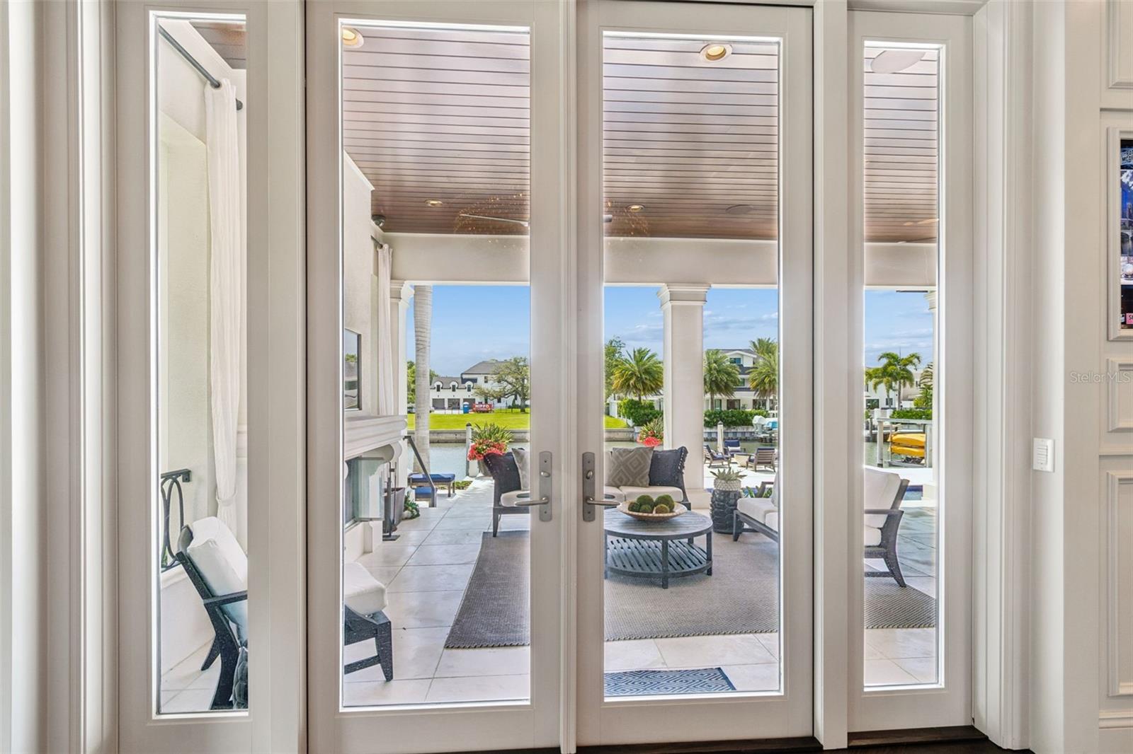 OUTSIDE LANAI LIVING AREA