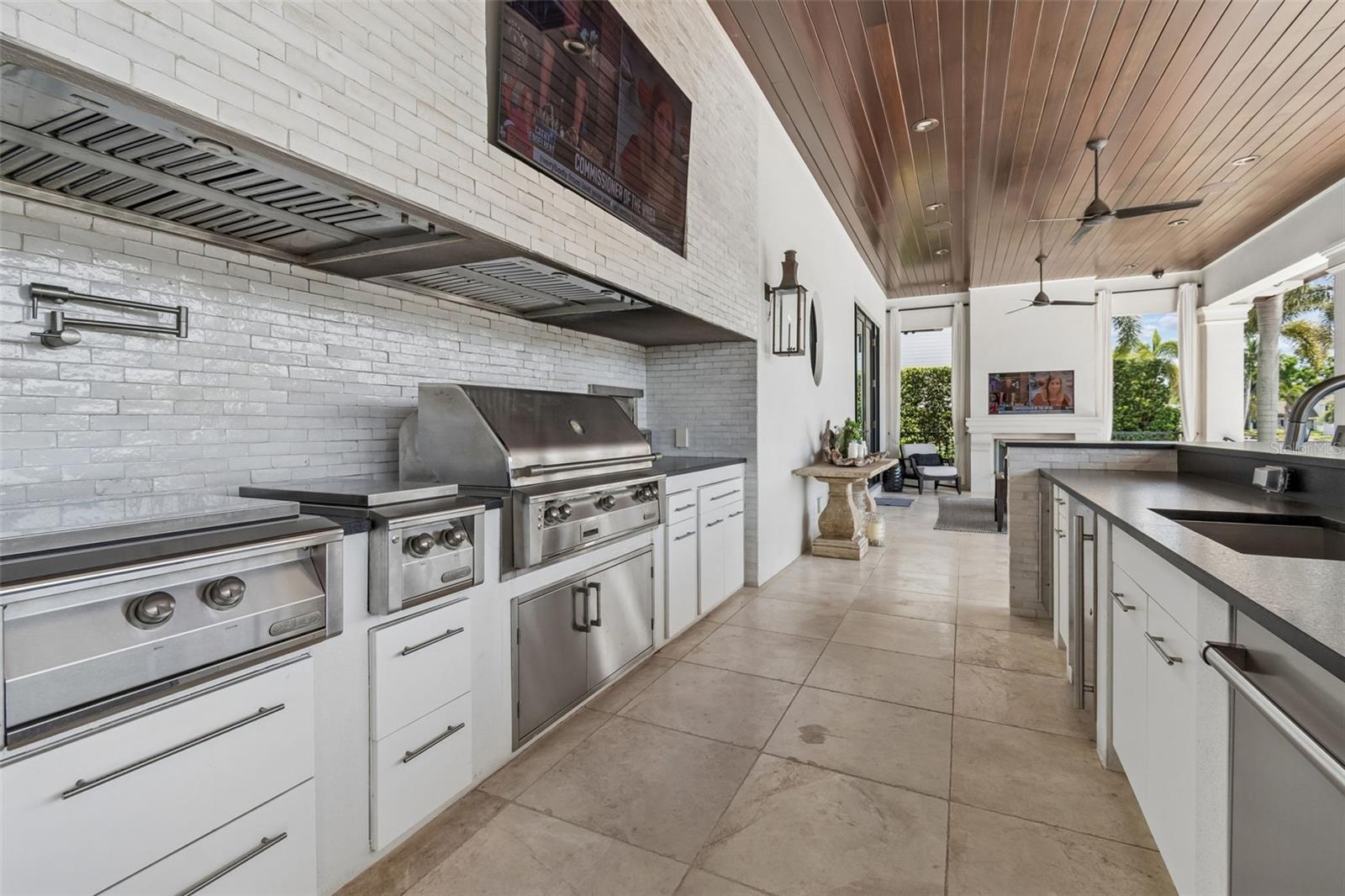 OUTDOOR/LANAI KITCHEN