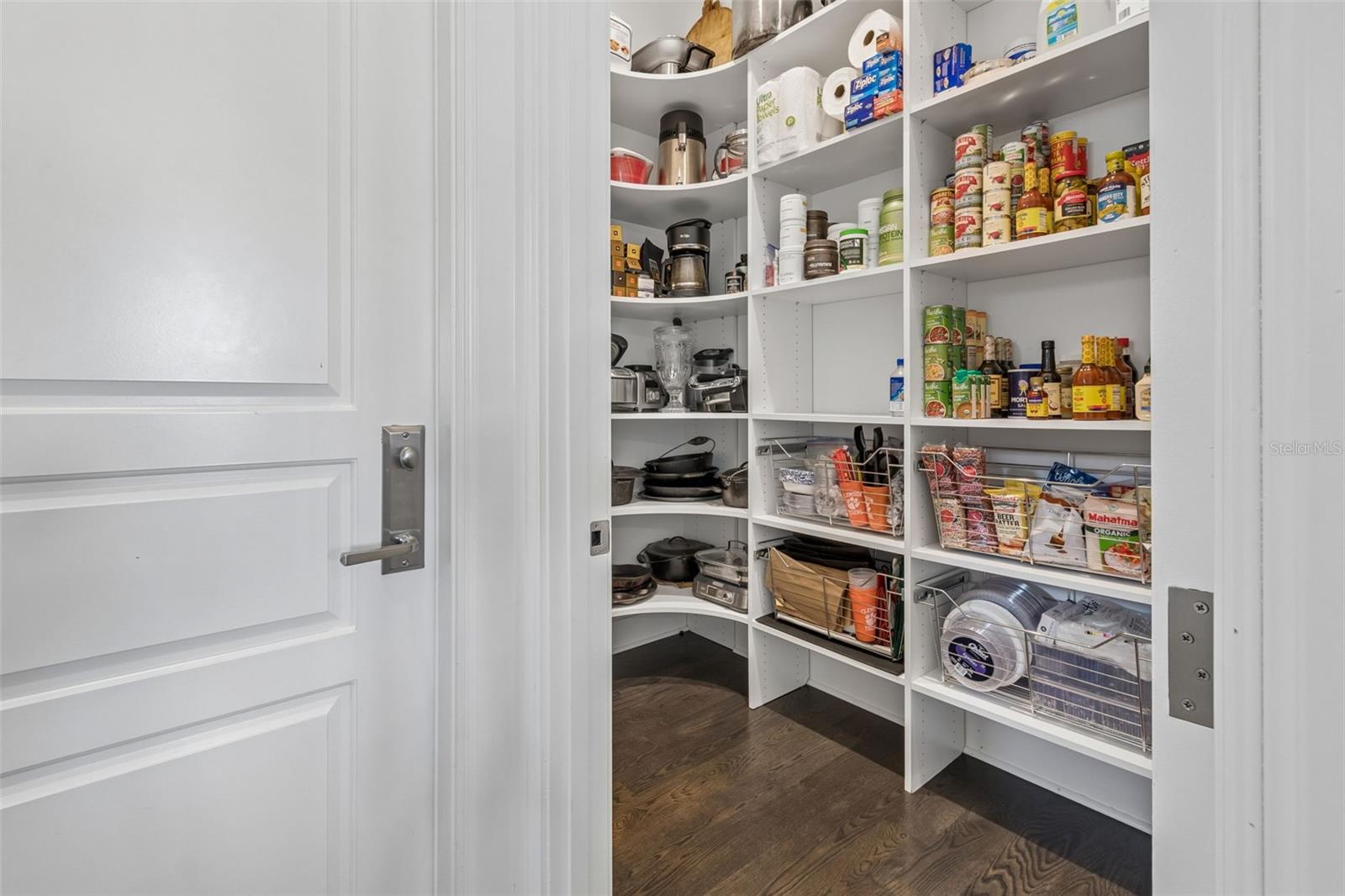 WALK IN PANTRY