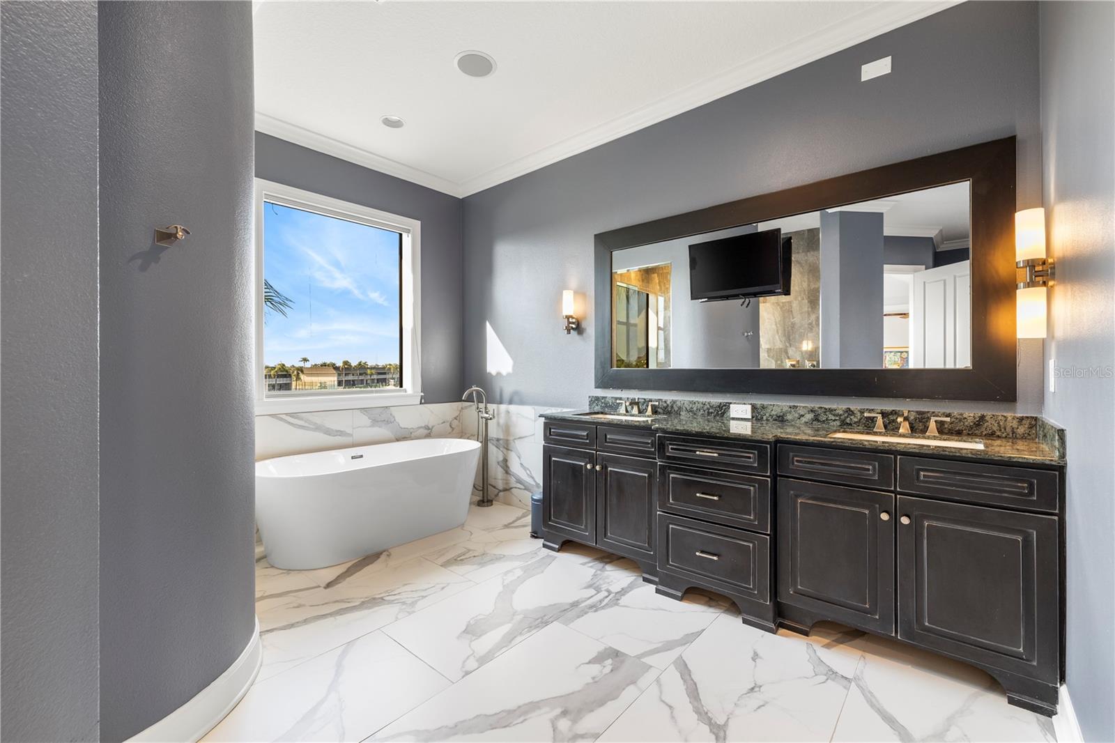 Primary Suite Bathroom