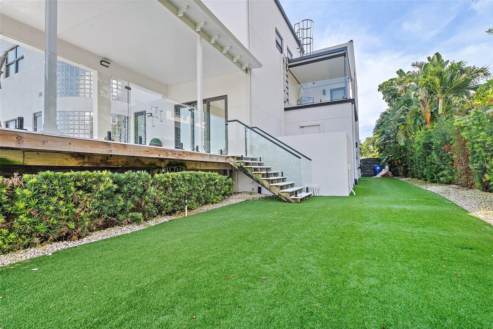 585 DOLPHIN AVE SE, ST PETERSBURG, FL, 33705