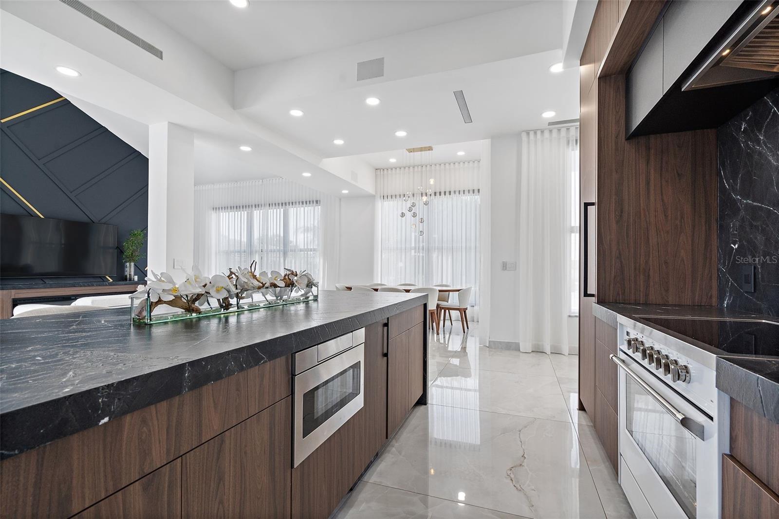 585 DOLPHIN AVE SE, ST PETERSBURG, FL, 33705