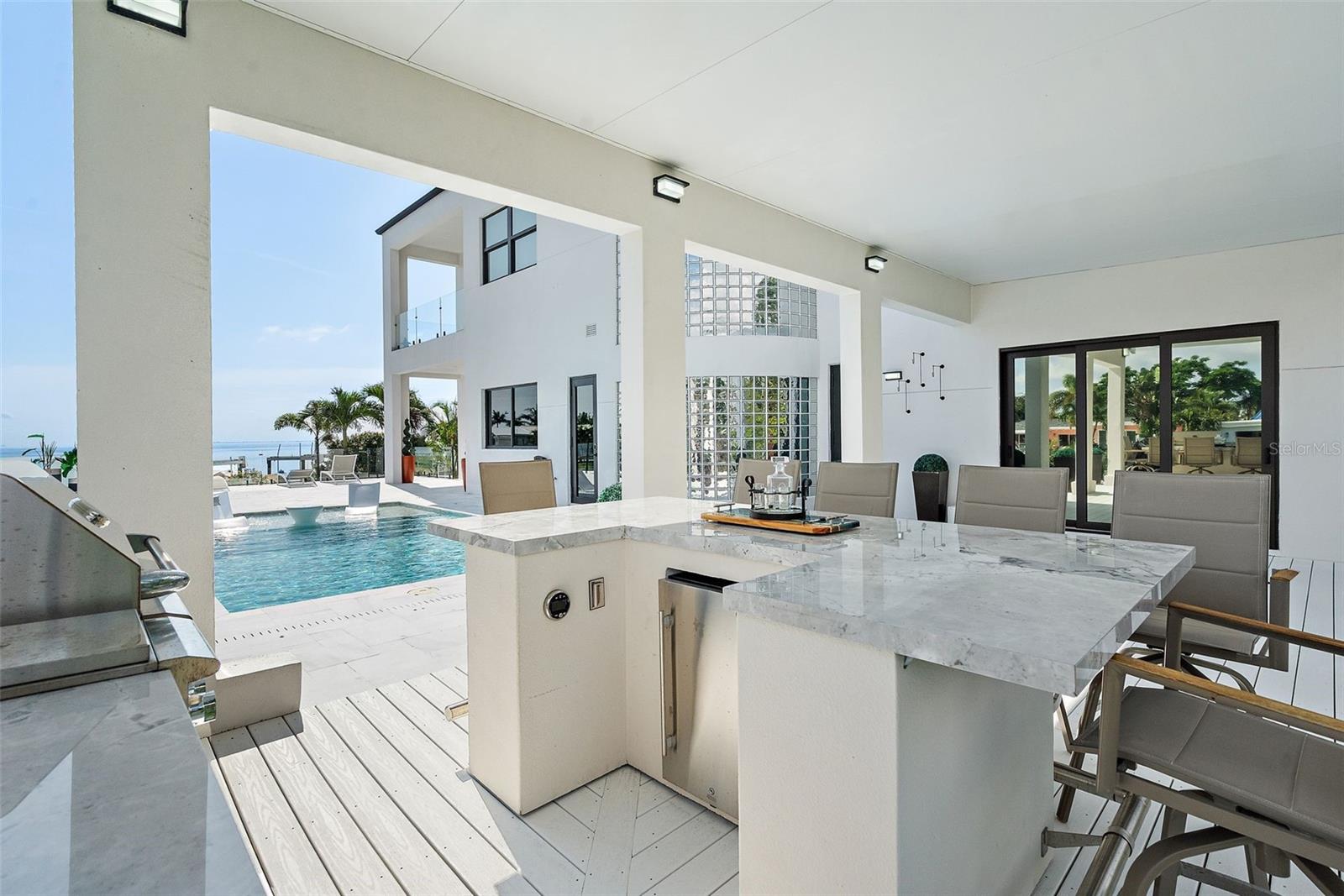 585 DOLPHIN AVE SE, ST PETERSBURG, FL, 33705