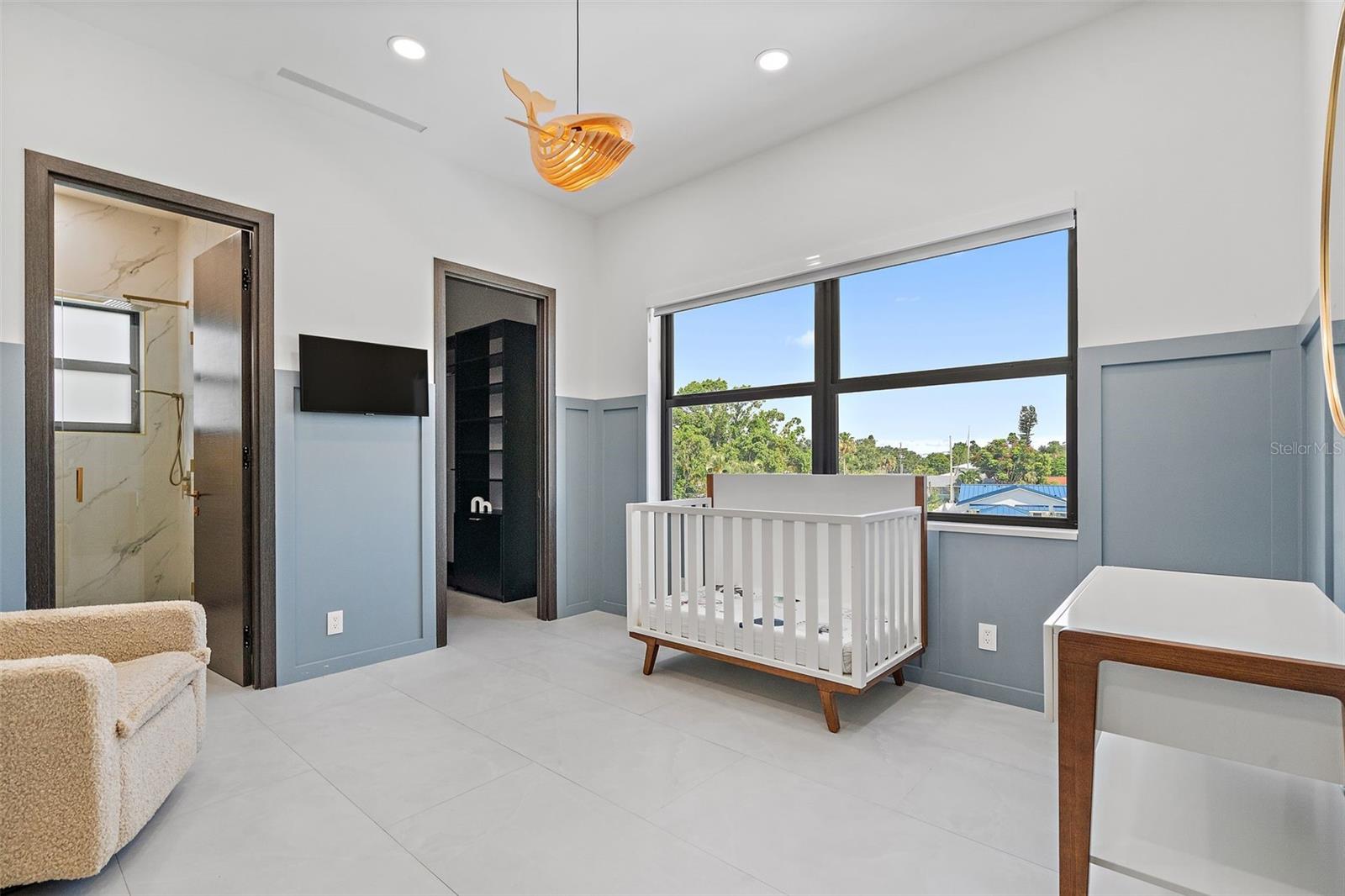 585 DOLPHIN AVE SE, ST PETERSBURG, FL, 33705