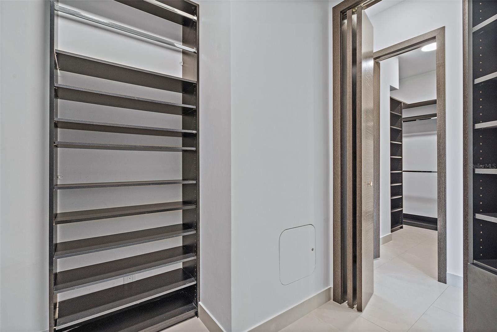 585 DOLPHIN AVE SE, ST PETERSBURG, FL, 33705