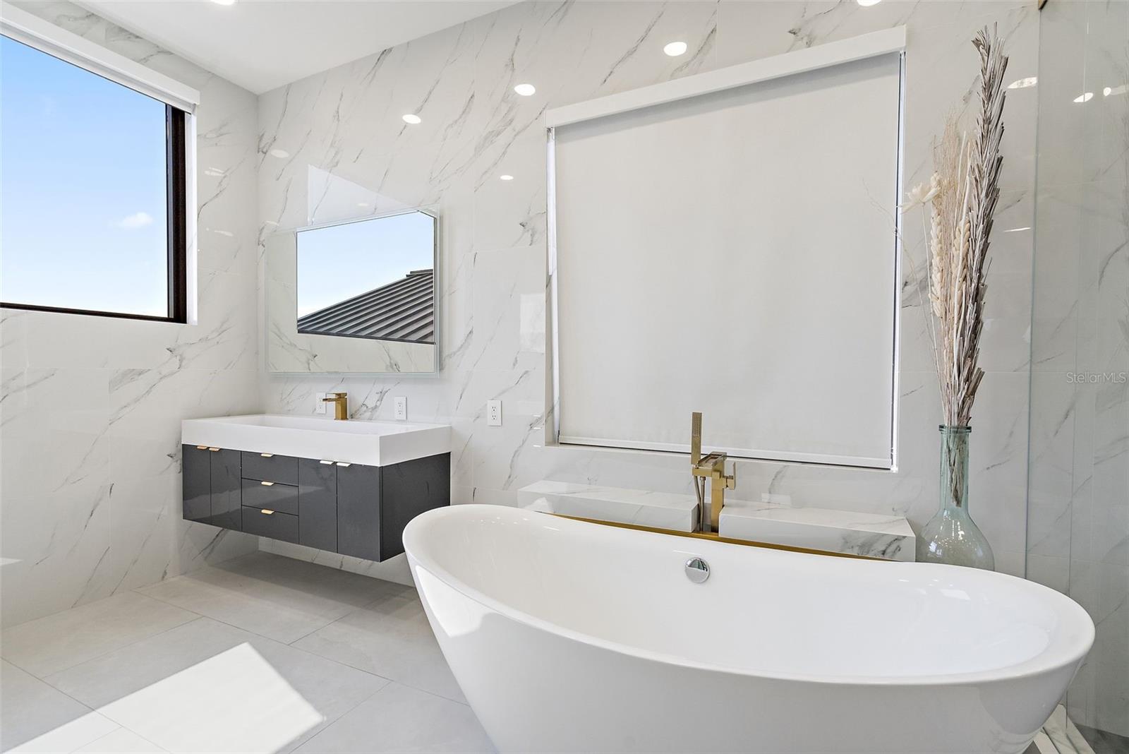 585 DOLPHIN AVE SE, ST PETERSBURG, FL, 33705