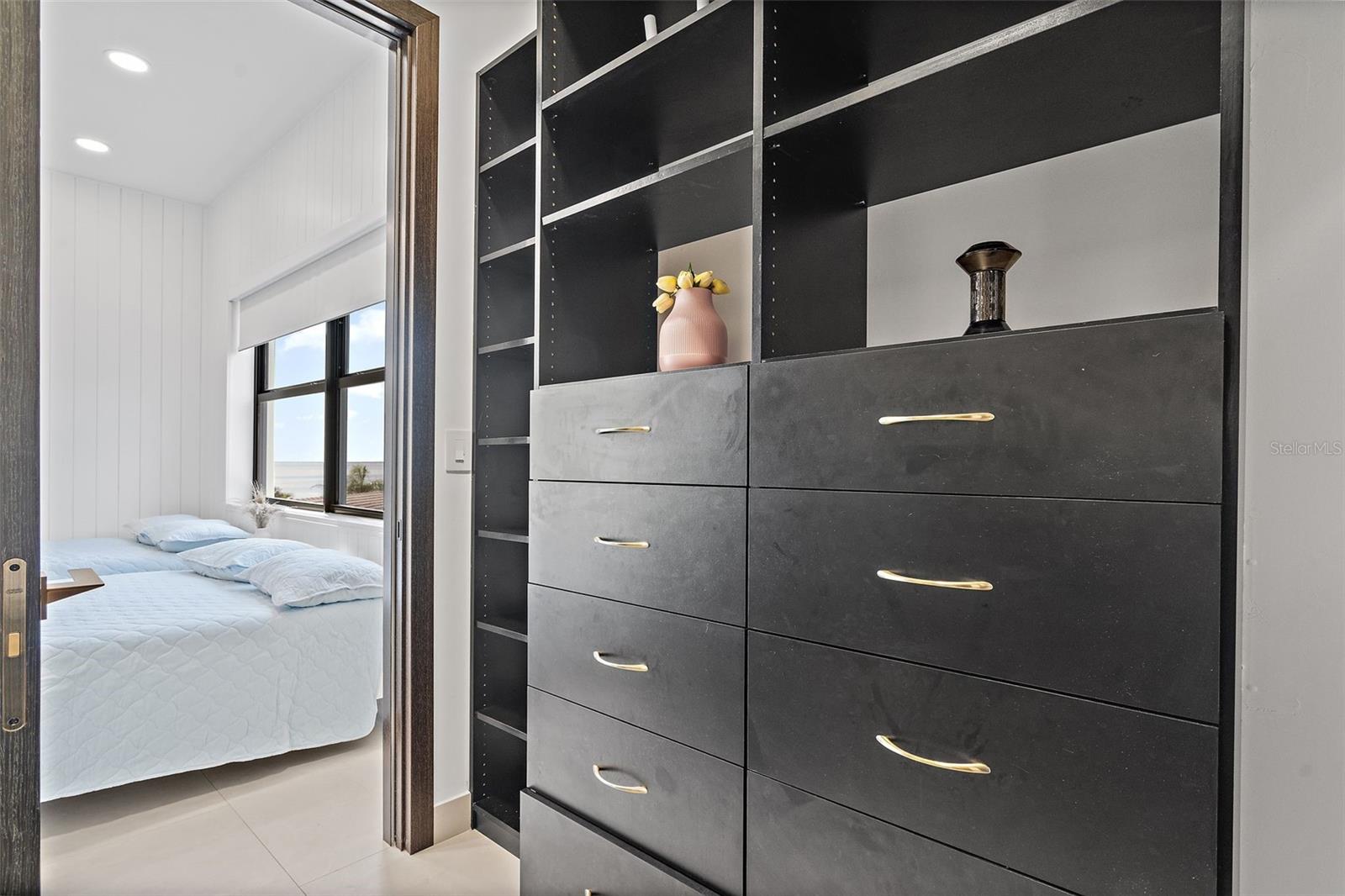 585 DOLPHIN AVE SE, ST PETERSBURG, FL, 33705