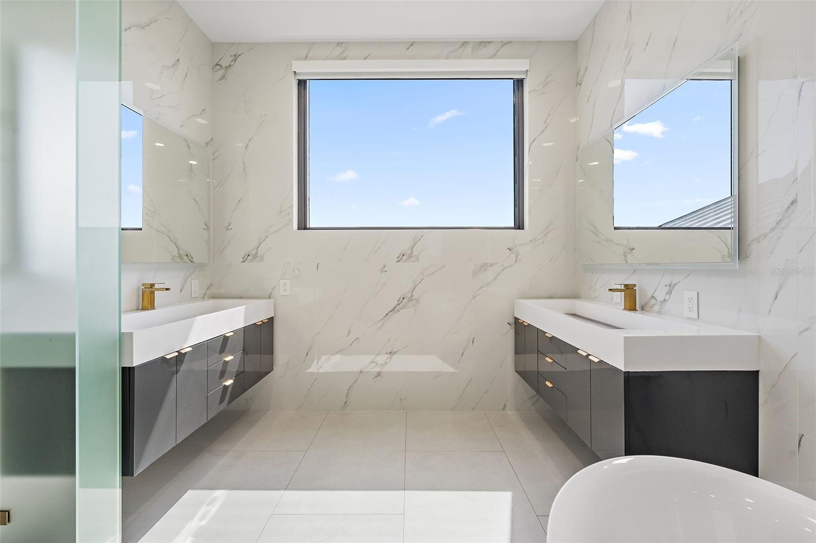 585 DOLPHIN AVE SE, ST PETERSBURG, FL, 33705