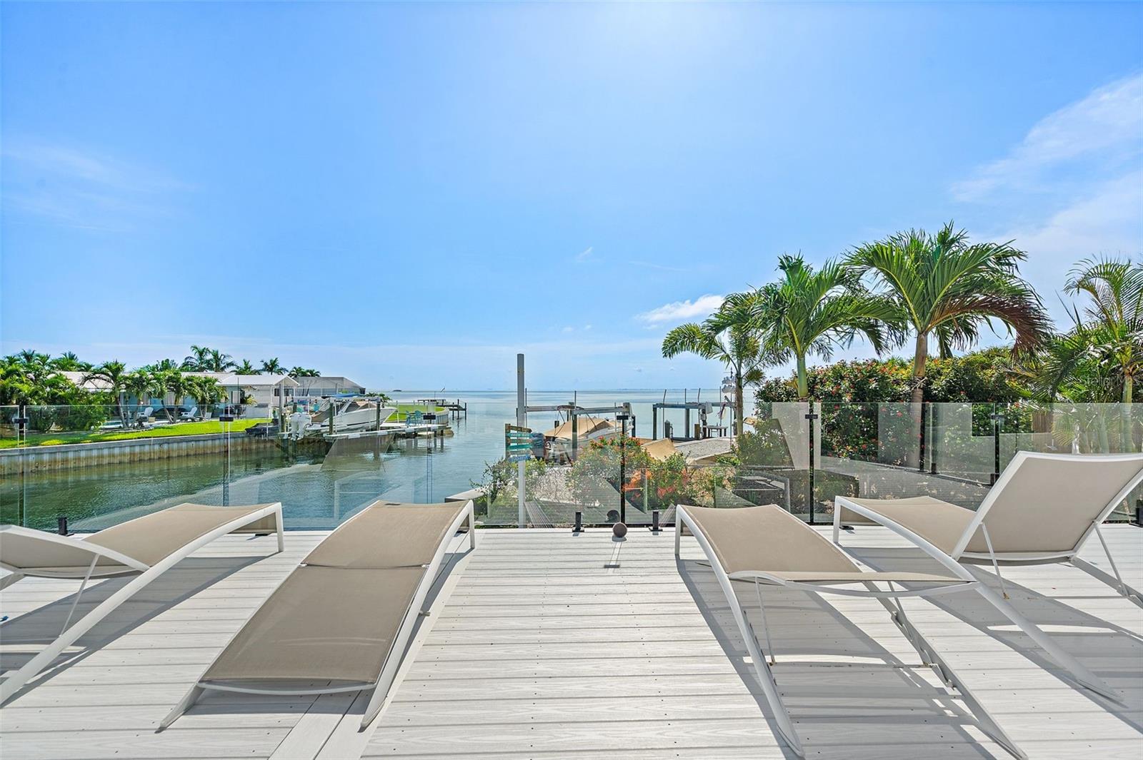 585 DOLPHIN AVE SE, ST PETERSBURG, FL, 33705