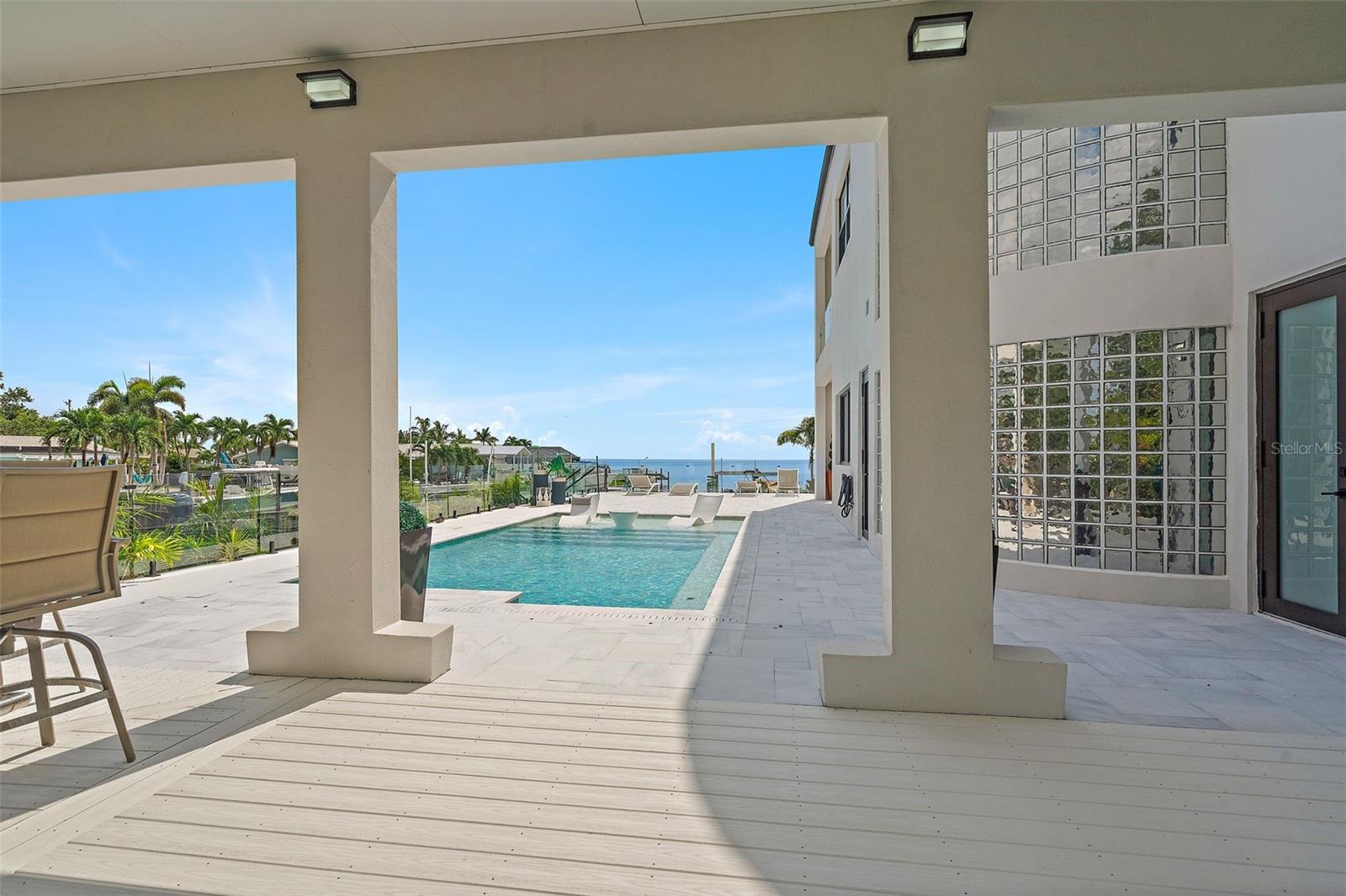 585 DOLPHIN AVE SE, ST PETERSBURG, FL, 33705