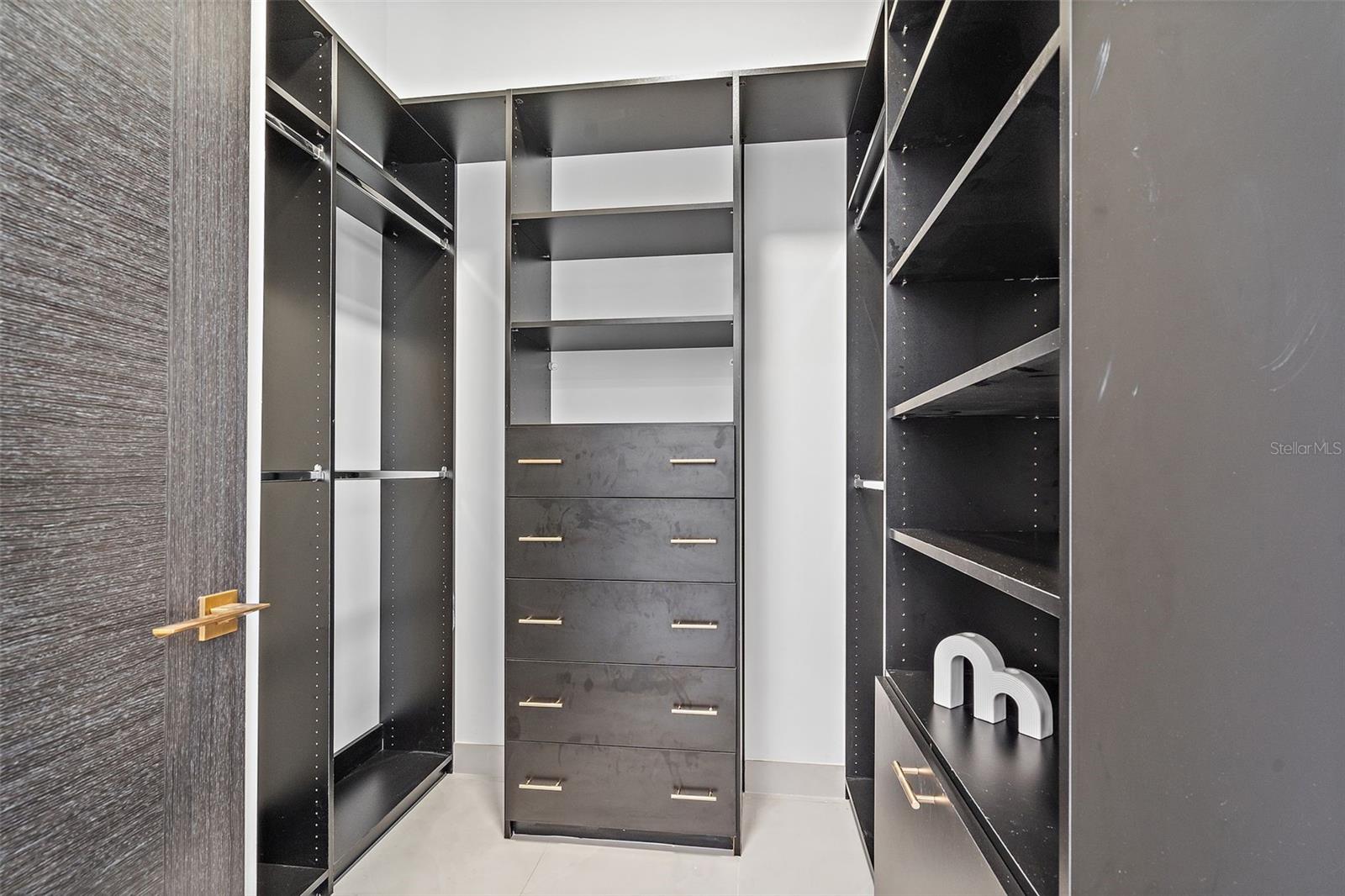 585 DOLPHIN AVE SE, ST PETERSBURG, FL, 33705