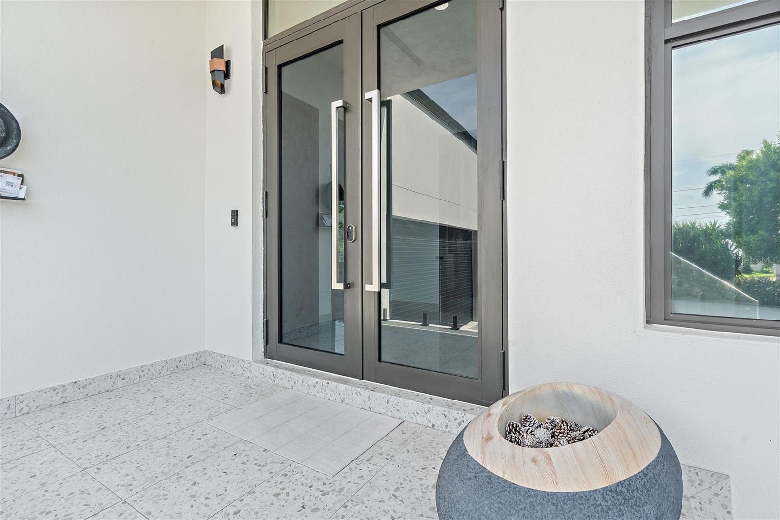 585 DOLPHIN AVE SE, ST PETERSBURG, FL, 33705