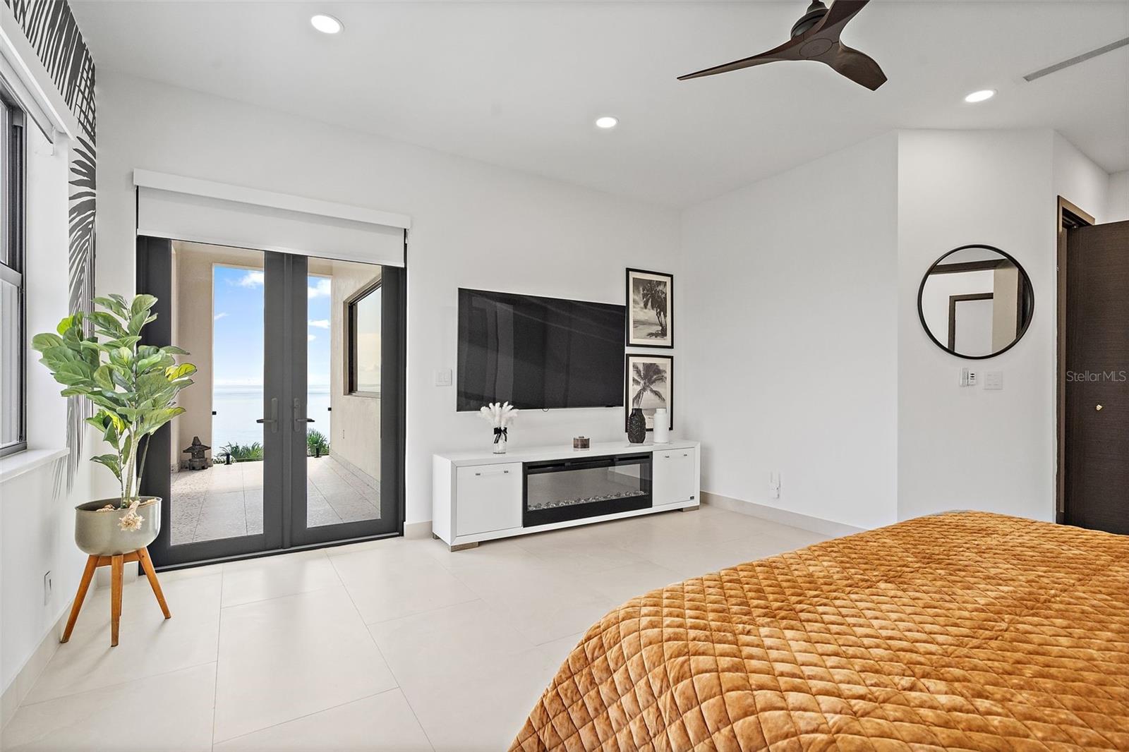 585 DOLPHIN AVE SE, ST PETERSBURG, FL, 33705