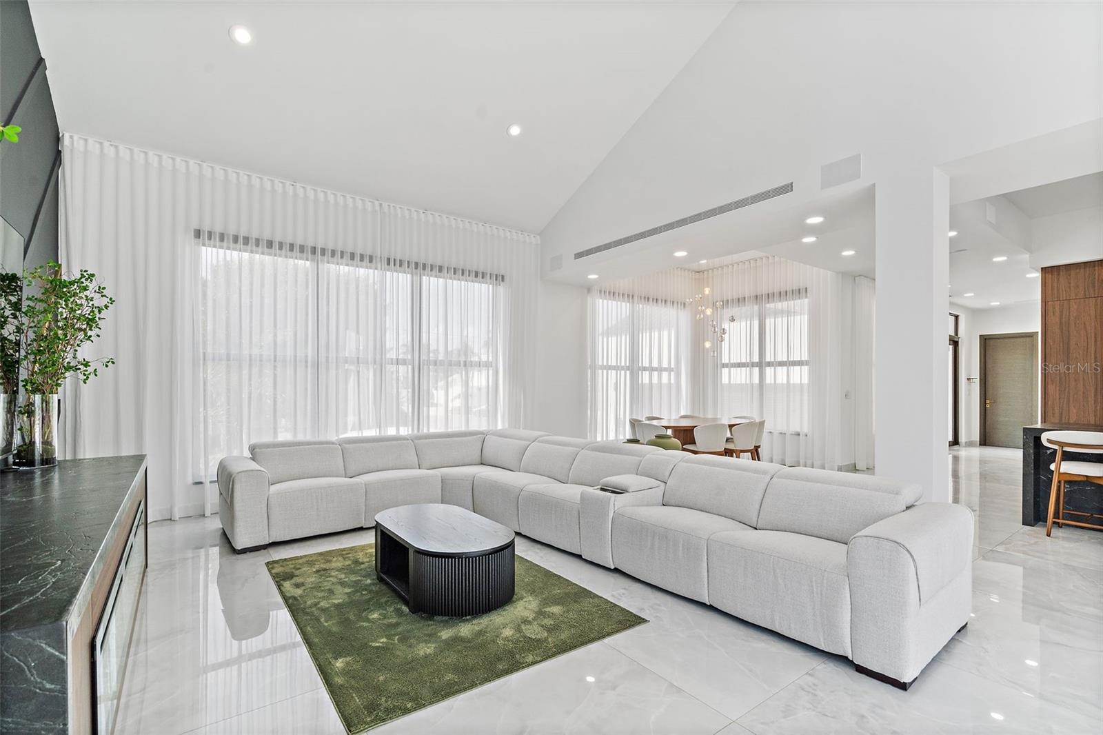 585 DOLPHIN AVE SE, ST PETERSBURG, FL, 33705