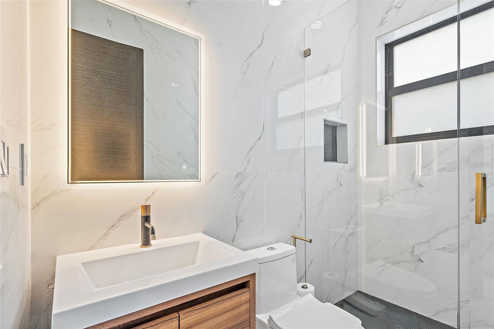 585 DOLPHIN AVE SE, ST PETERSBURG, FL, 33705