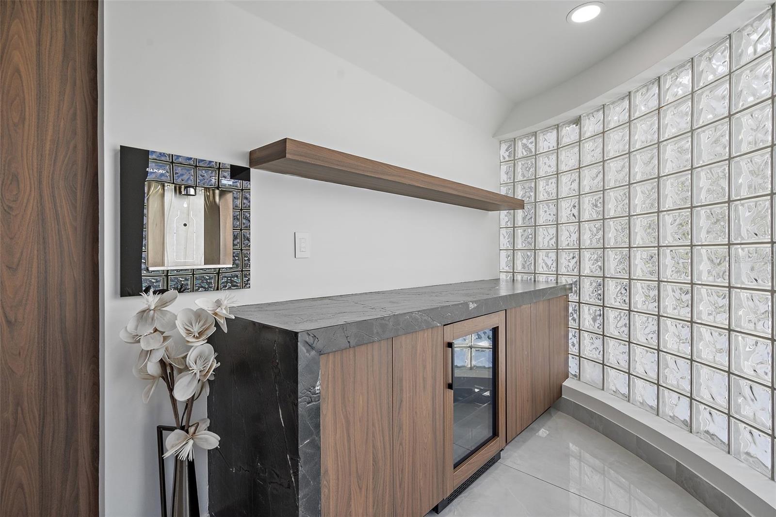 585 DOLPHIN AVE SE, ST PETERSBURG, FL, 33705