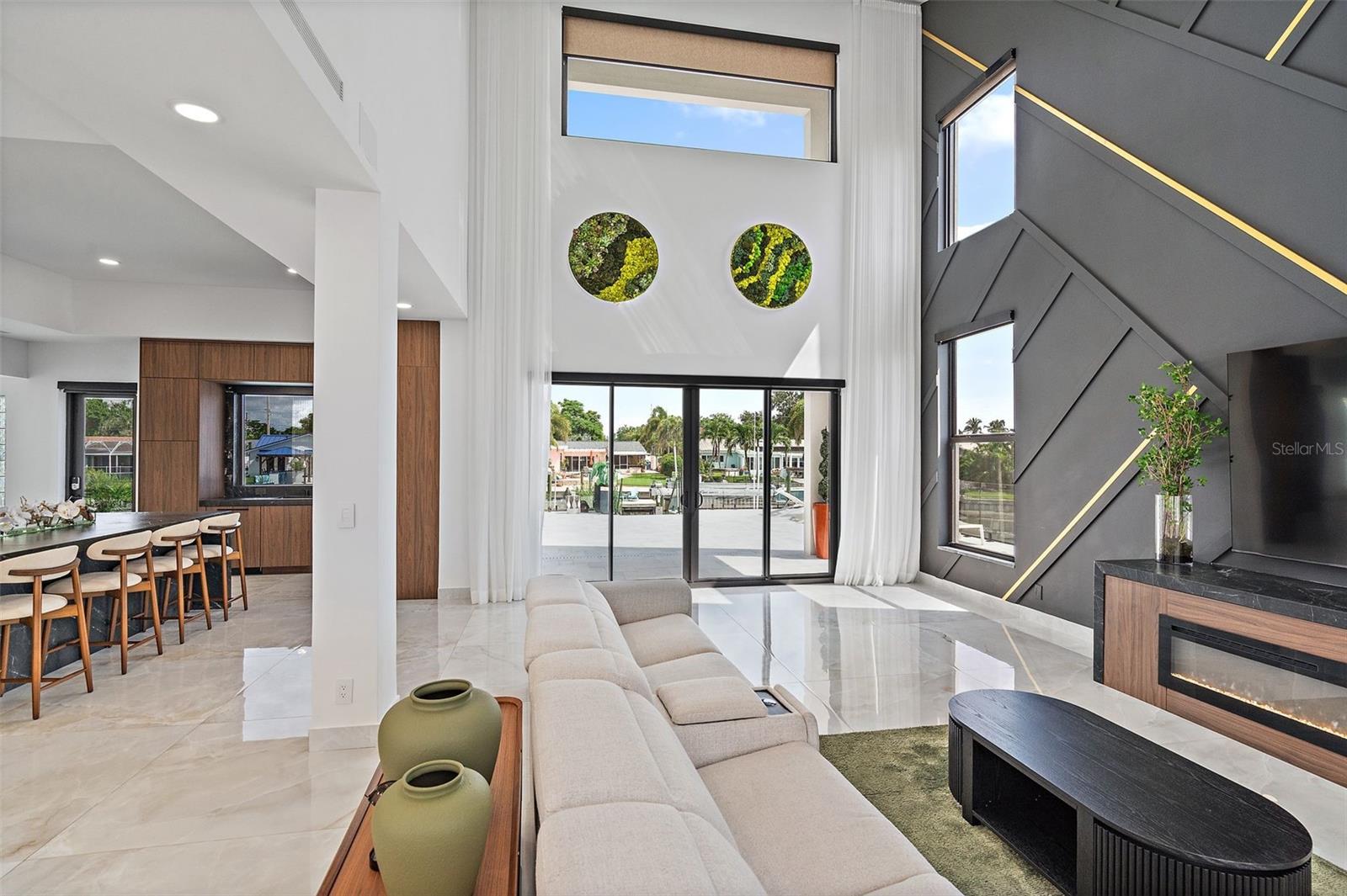 585 DOLPHIN AVE SE, ST PETERSBURG, FL, 33705