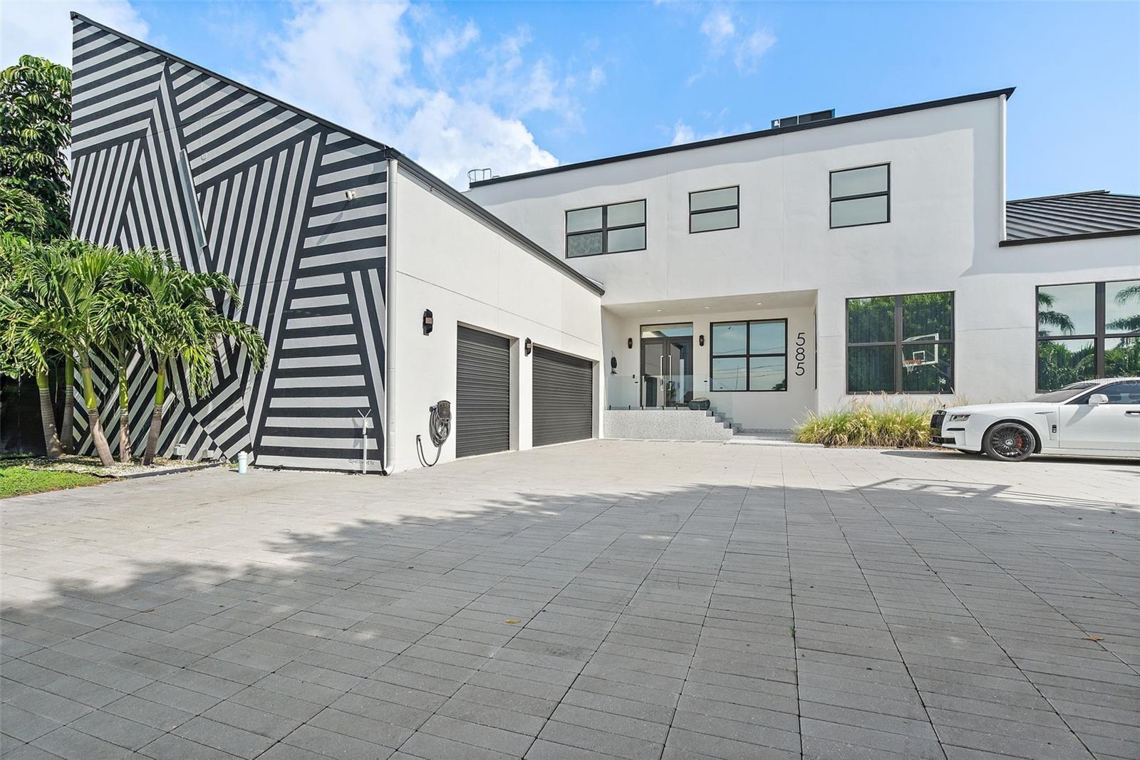 585 DOLPHIN AVE SE, ST PETERSBURG, FL, 33705