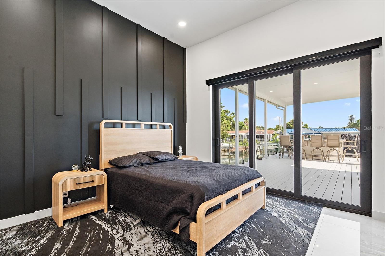 585 DOLPHIN AVE SE, ST PETERSBURG, FL, 33705