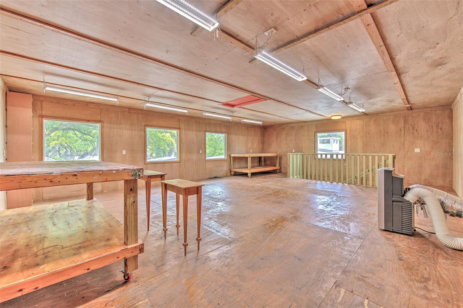 Studio/Workshop 768 sq ft above garage