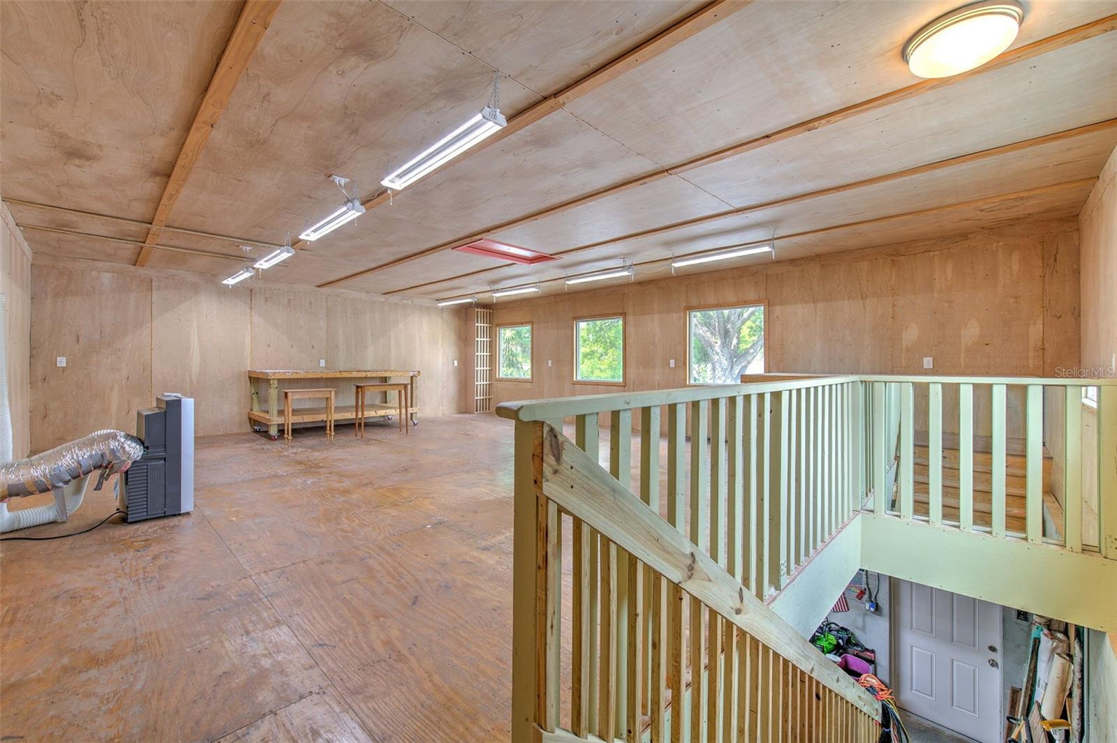 Studio/Workshop 768 sq ft above garage