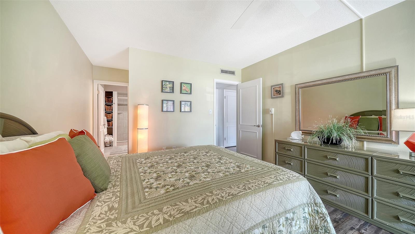 225 HOURGLASS WAY #202, SARASOTA, FL, 34242