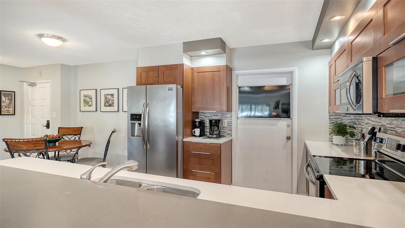 225 HOURGLASS WAY #202, SARASOTA, FL, 34242