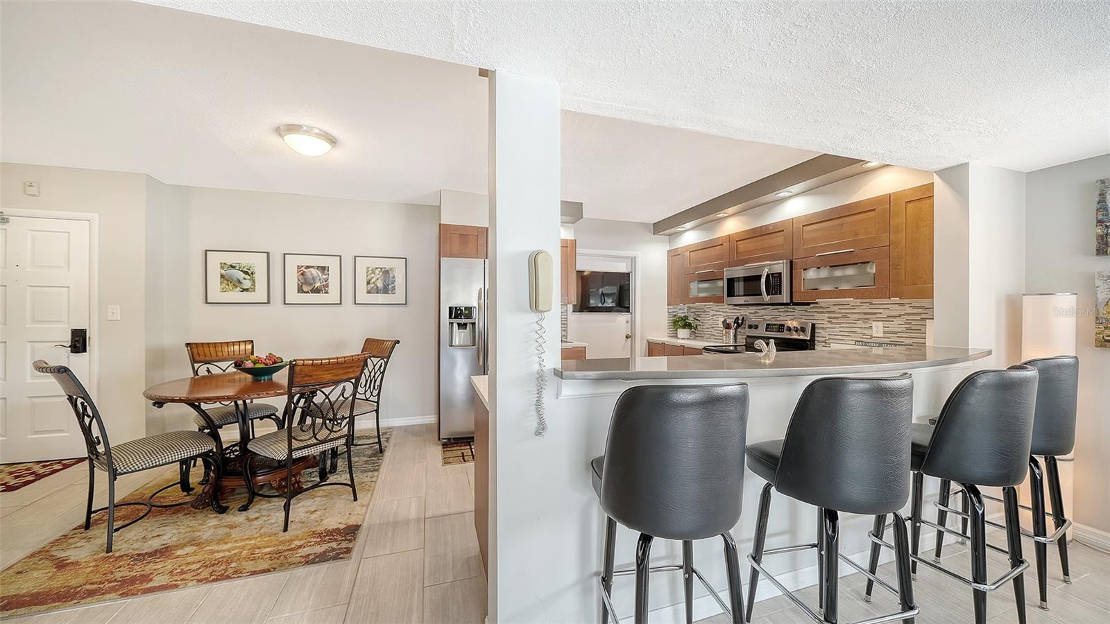 225 HOURGLASS WAY #202, SARASOTA, FL, 34242