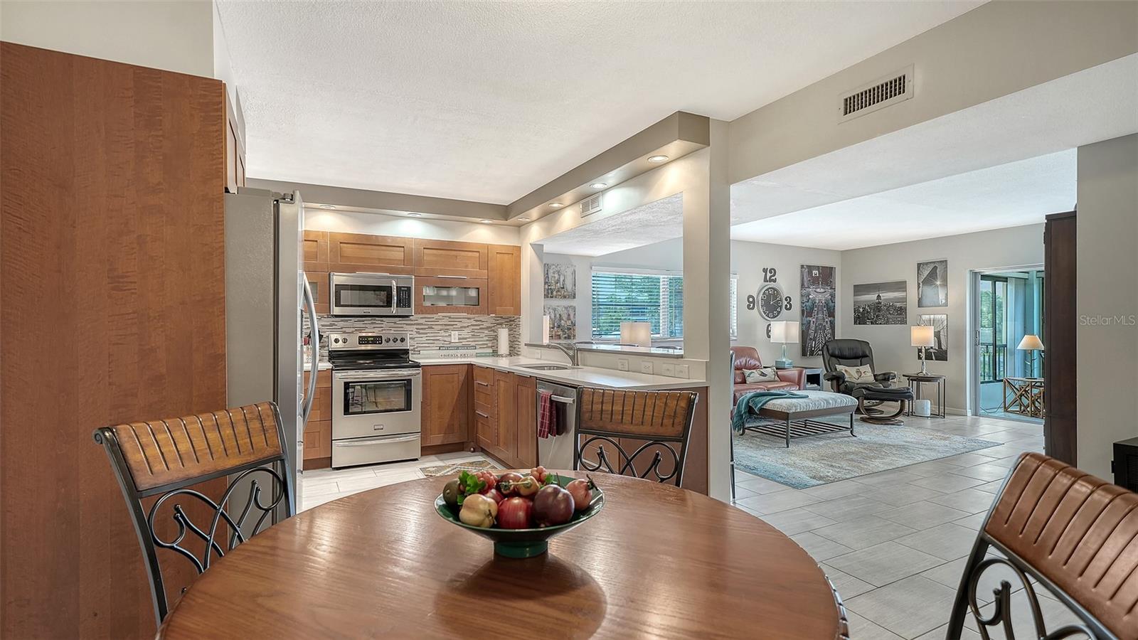 225 HOURGLASS WAY #202, SARASOTA, FL, 34242