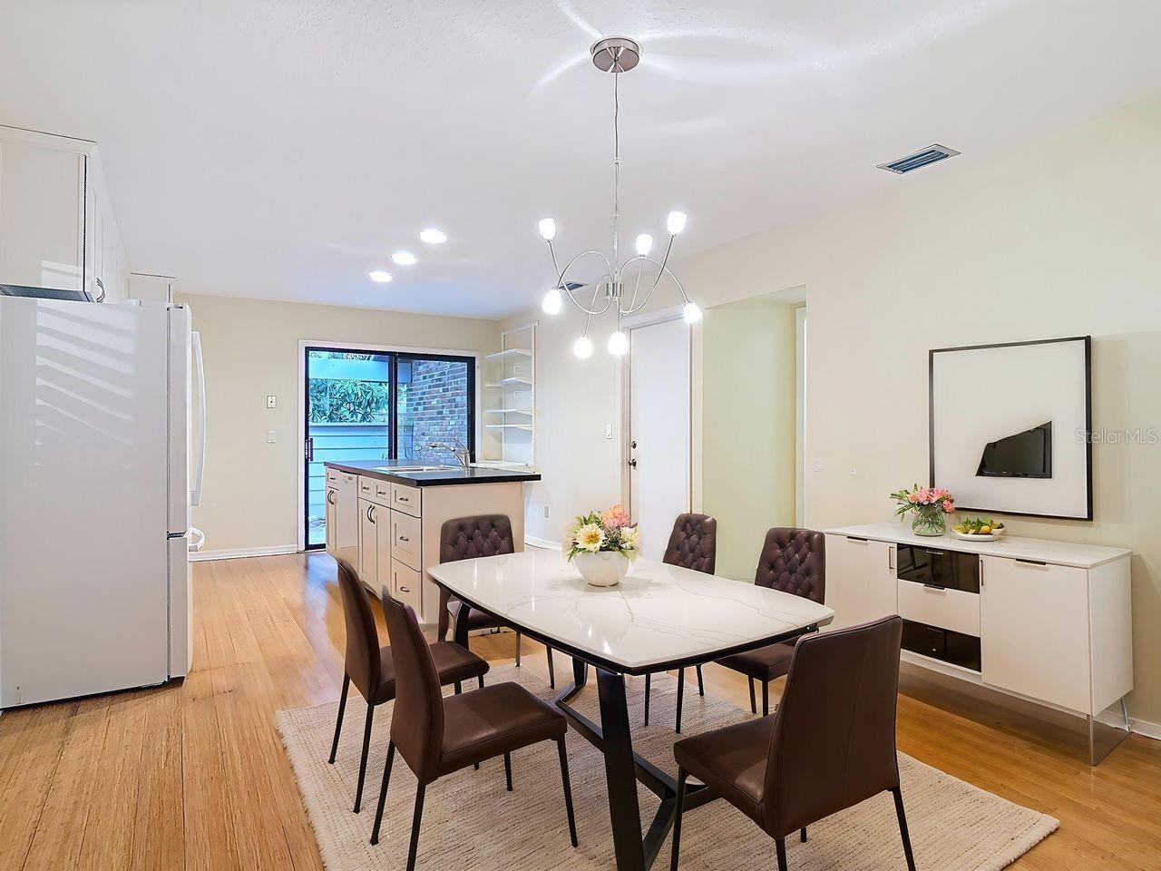 902 VILLAGE GREEN RD #2, DELAND, FL, 32720