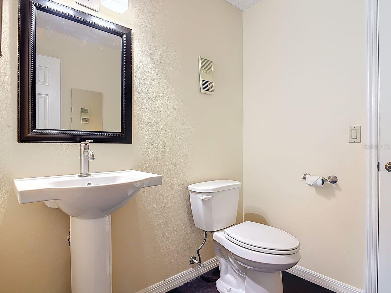 902 VILLAGE GREEN RD #2, DELAND, FL, 32720