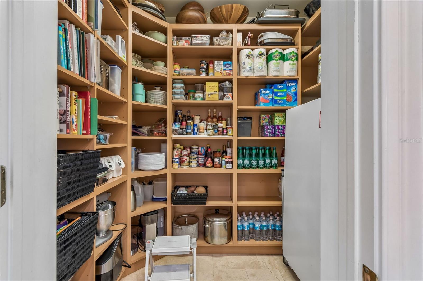 WALK IN PANTRY