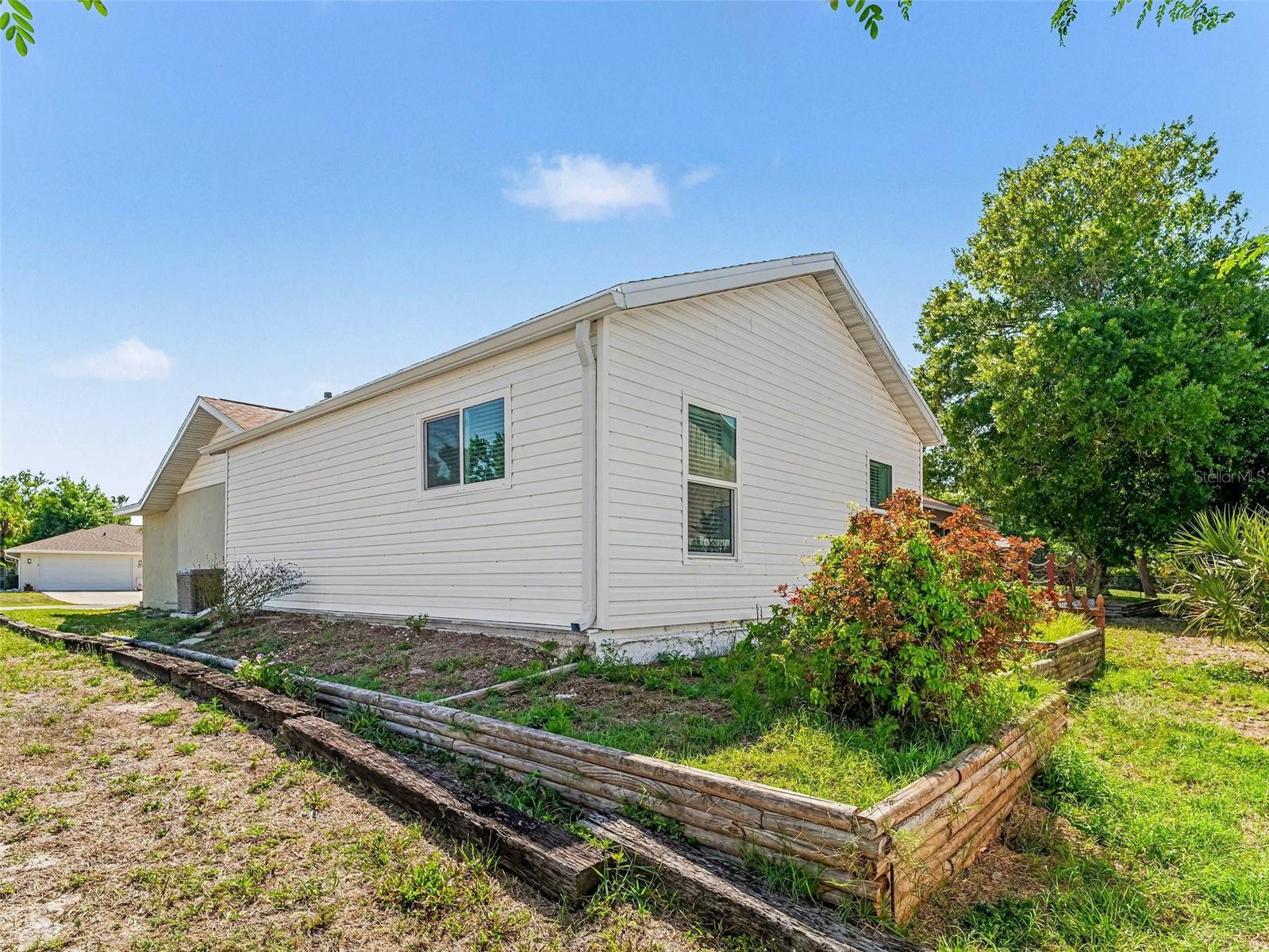 822 DIANE CIR, ENGLEWOOD, FL, 34223