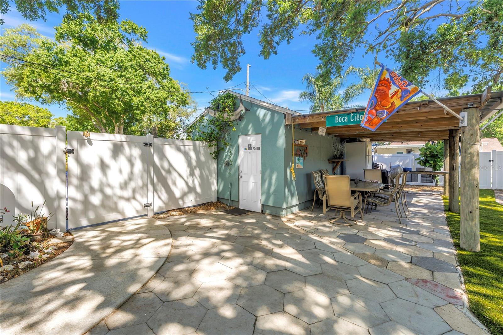 201 35TH AVE NE, ST PETERSBURG, FL, 33704