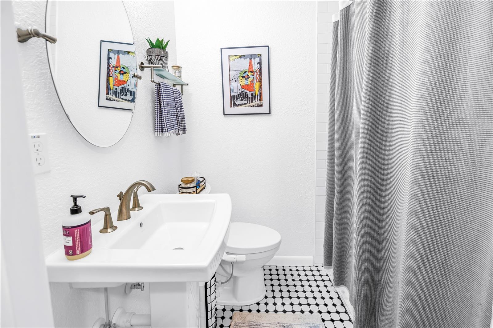 201 35TH AVE NE, ST PETERSBURG, FL, 33704