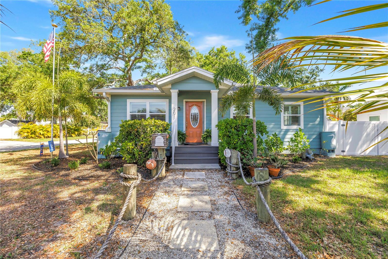 201 35TH AVE NE, ST PETERSBURG, FL, 33704