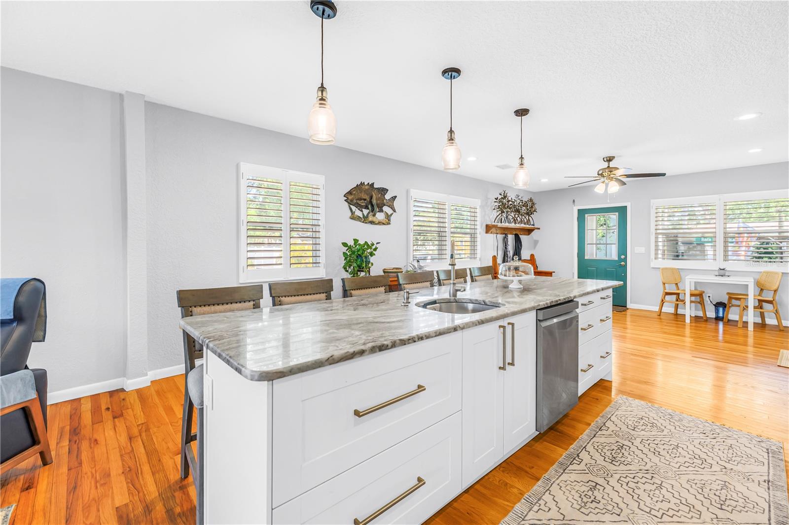 201 35TH AVE NE, ST PETERSBURG, FL, 33704