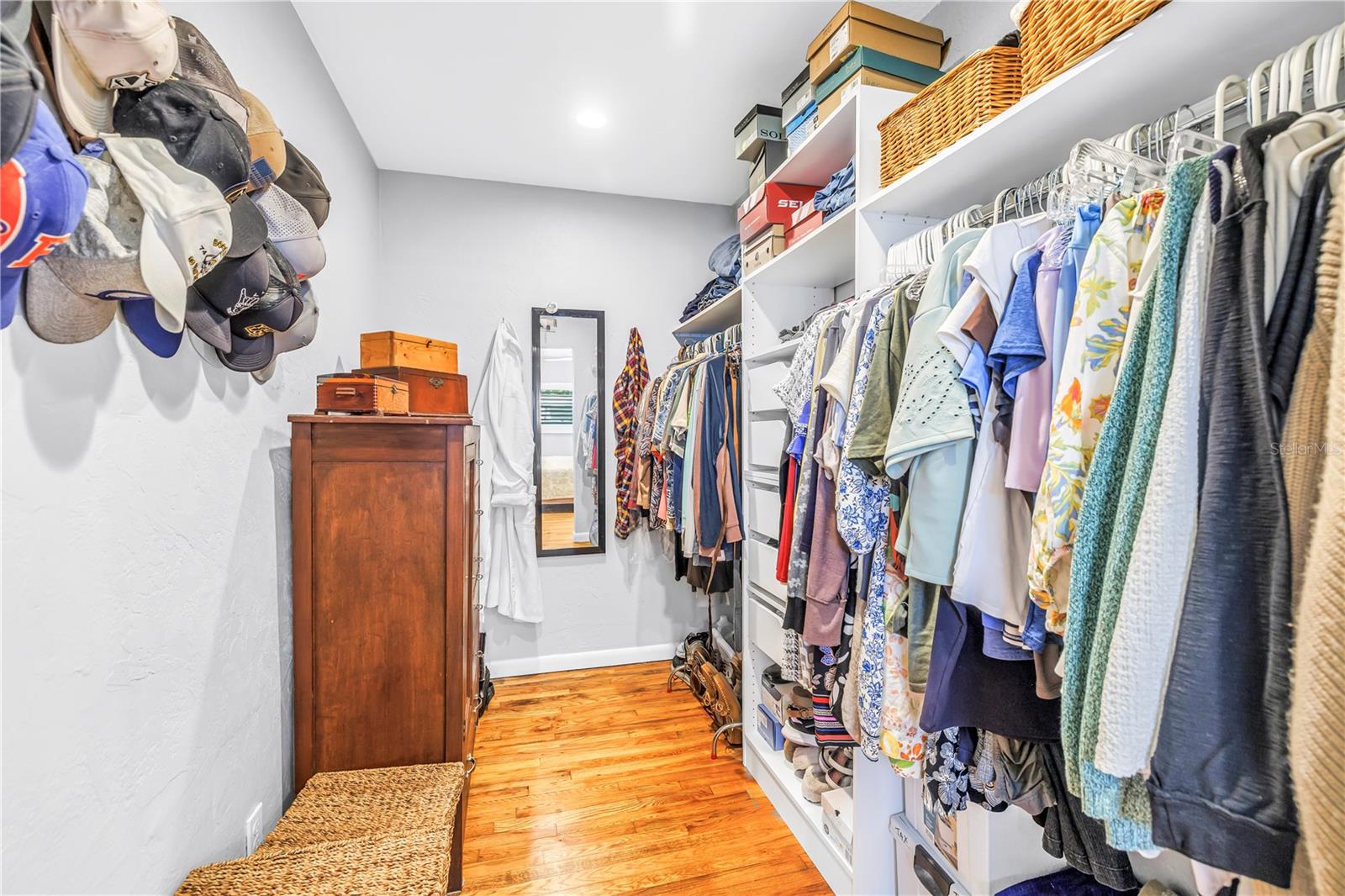 201 35TH AVE NE, ST PETERSBURG, FL, 33704