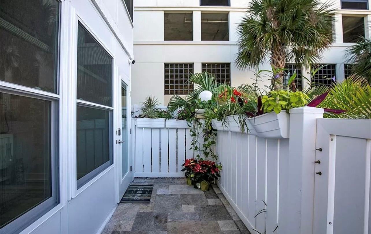 661 POINSETTIA AVE #104, CLEARWATER BEACH, FL, 33767