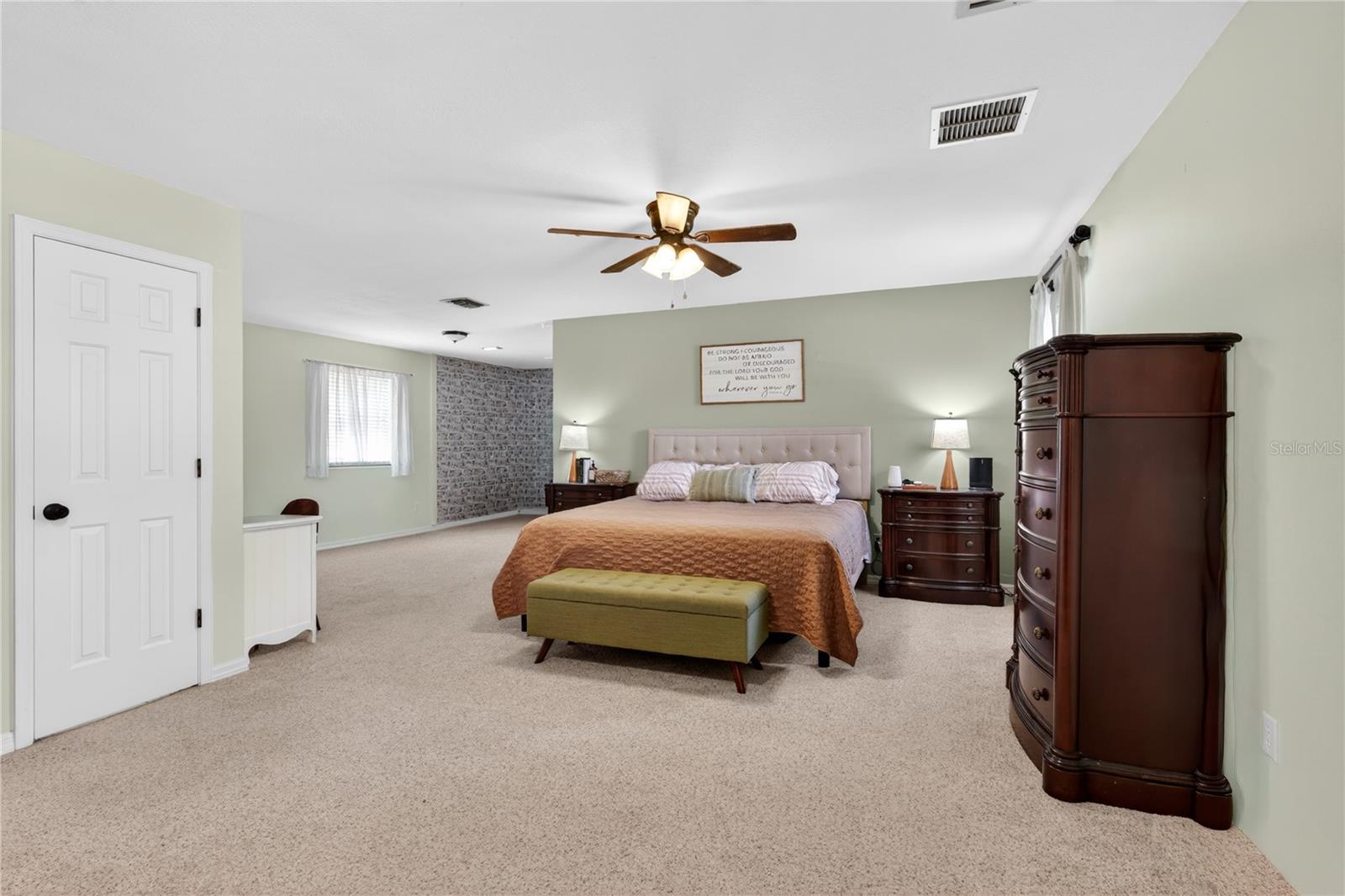 32040 CHESTNUT LN, SORRENTO, FL, 32776