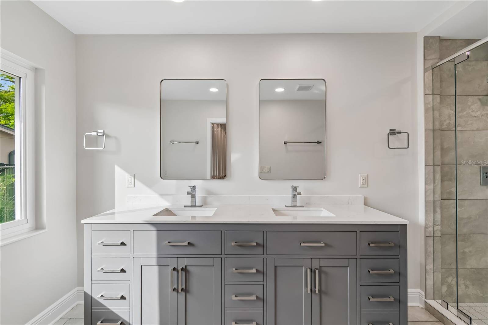 99 LADOGA AVE, TAMPA, FL, 33606