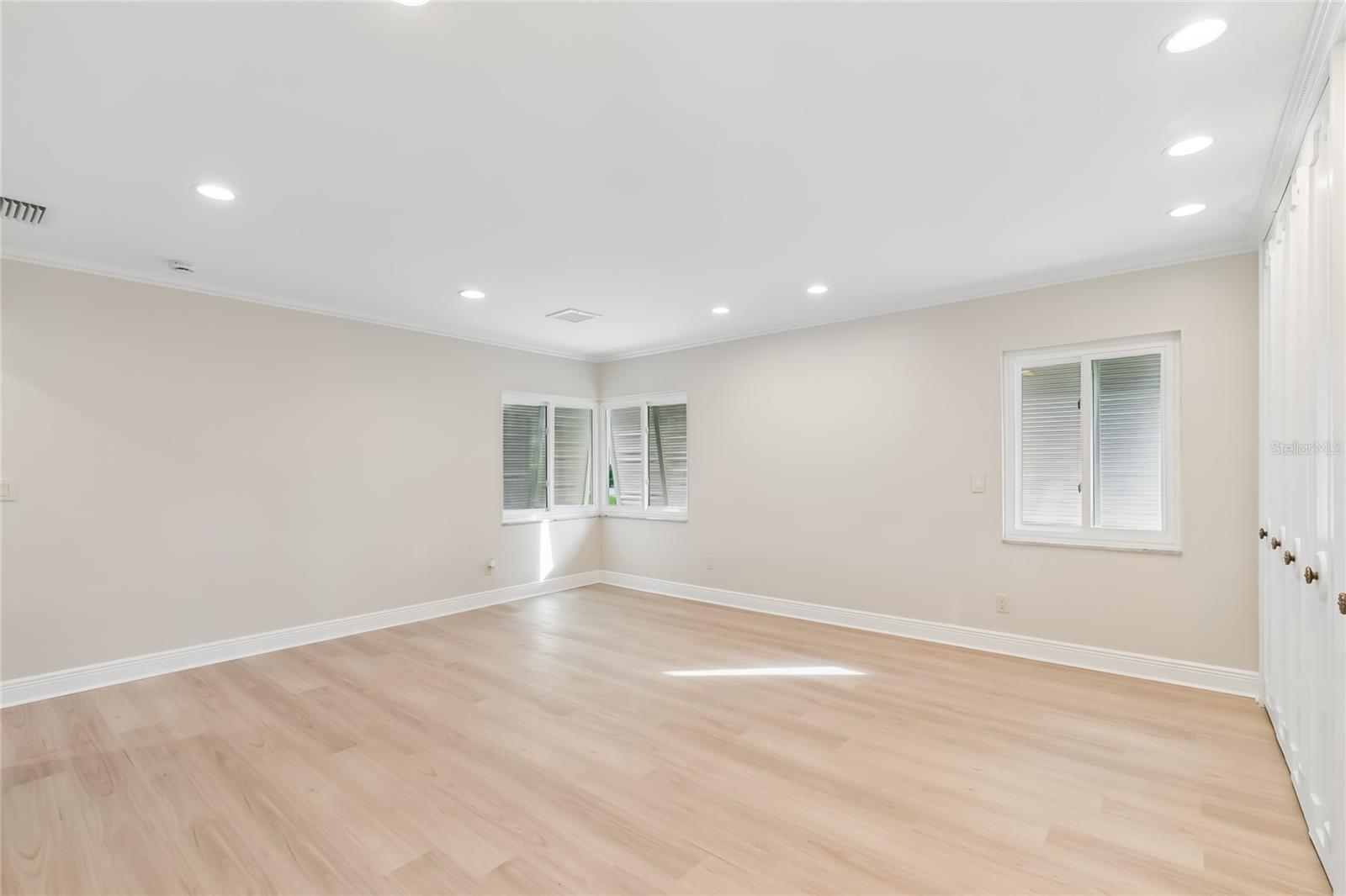 99 LADOGA AVE, TAMPA, FL, 33606