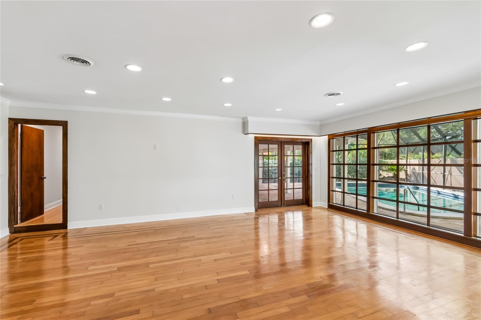 99 LADOGA AVE, TAMPA, FL, 33606