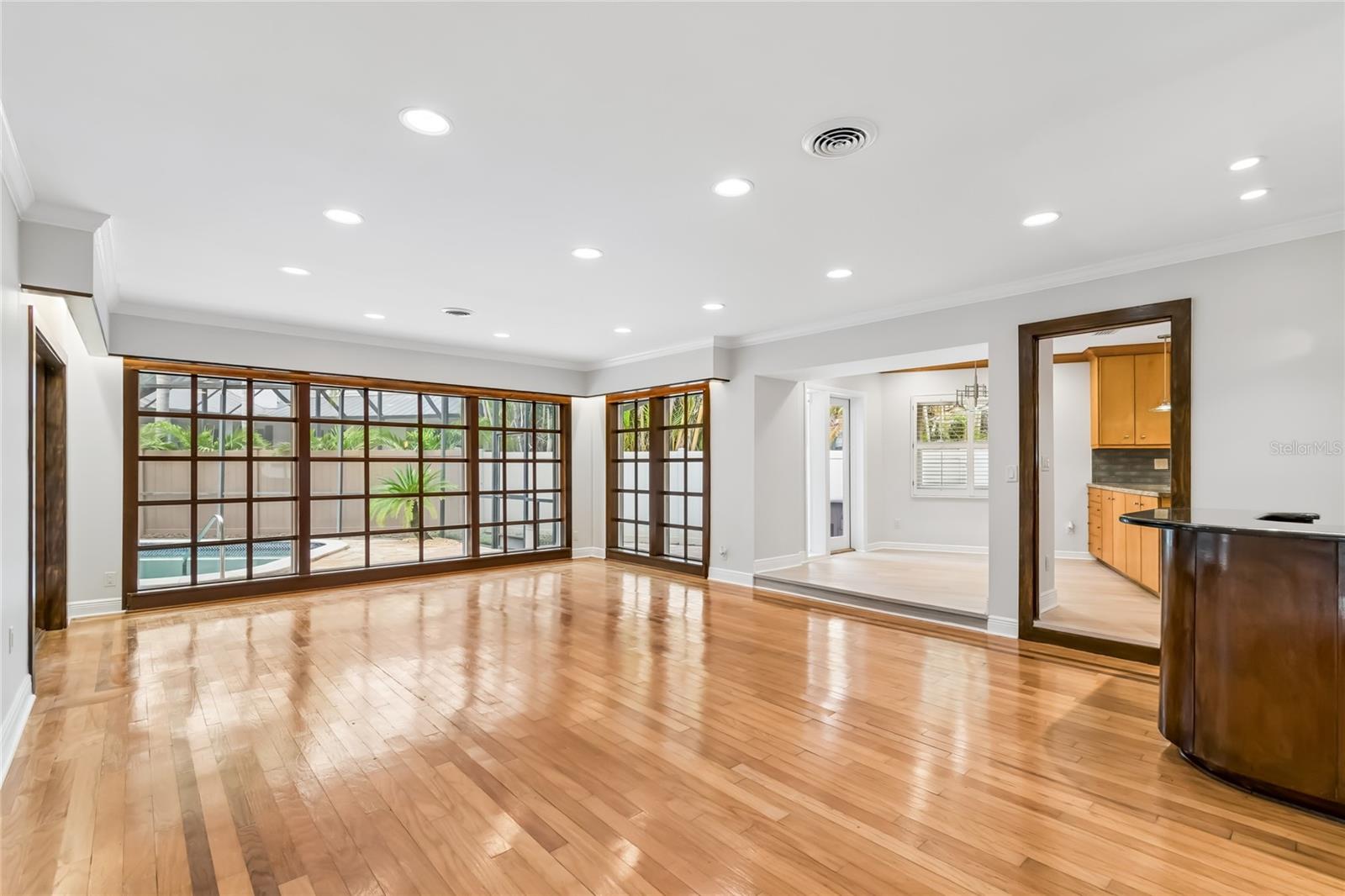 99 LADOGA AVE, TAMPA, FL, 33606