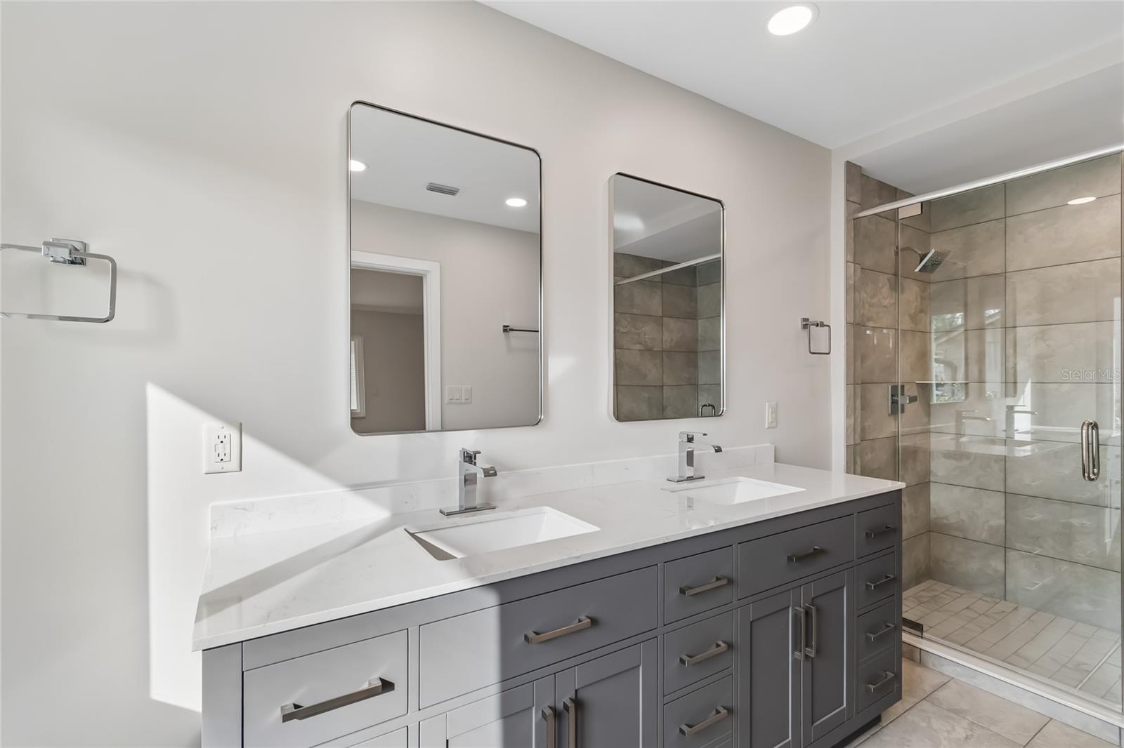 99 LADOGA AVE, TAMPA, FL, 33606