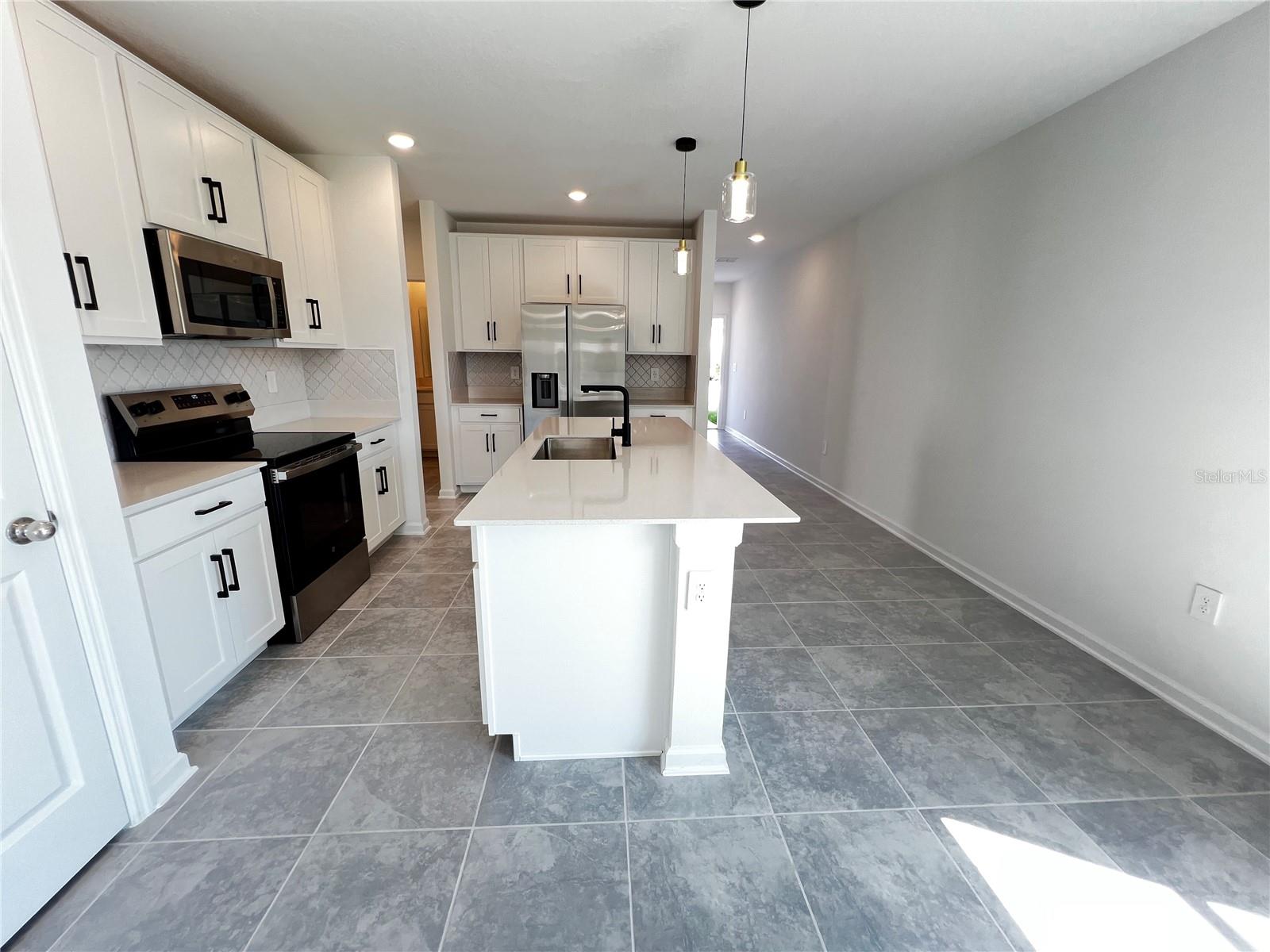 2010 PUNCH BOWL AVE, DAVENPORT, FL, 33837